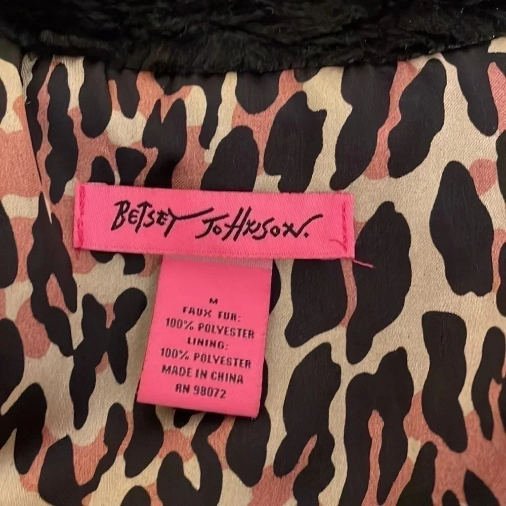 Betsey johnson women’s vest Medium black faux fur basic simple pockets cheetah